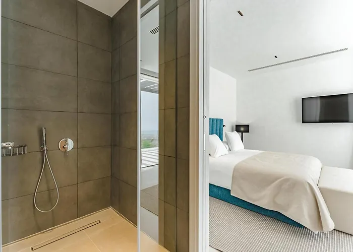 Aquastar Вілла Адехе